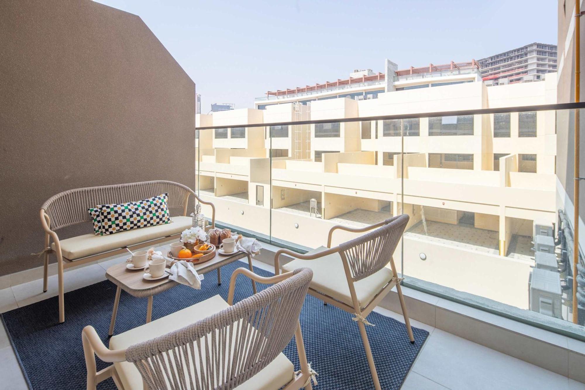 Frank Porter - Loci Residences Apartment *