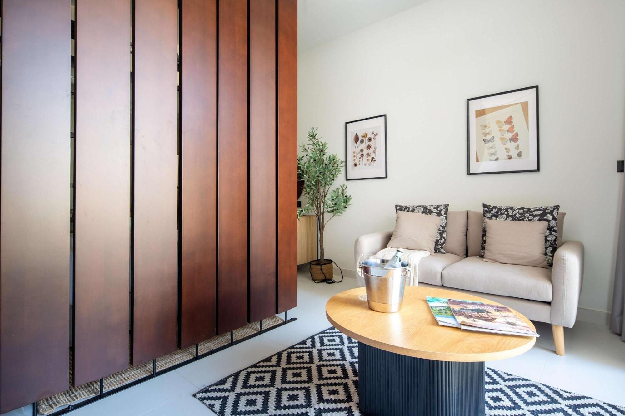 Frank Porter - Loci Residences Apartment Dubai