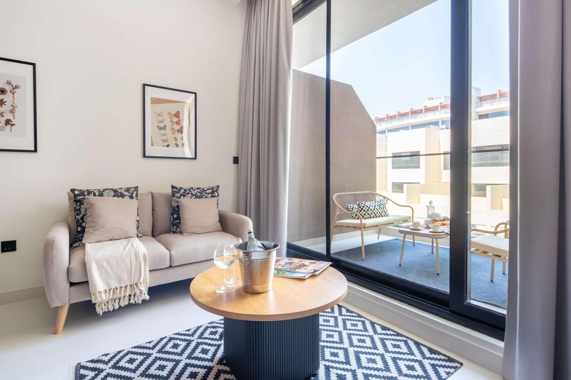 Frank Porter - Loci Residences Apartment Dubai